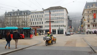 Ein grosser Platz mitten in Biel.