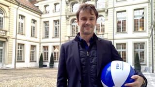 Philippe Müller mit einem Wasserball Philippe Müller mit einem Wasserball