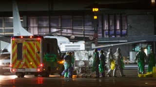 Ebola-Transport am Flughafen Glasgow 