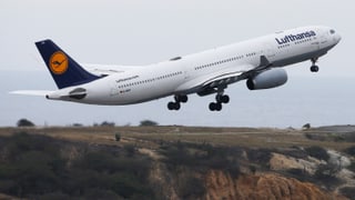 Eine Lufthansa-Maschine startet Anfang Woche vom Flughafen Simon Bolivar in Caracas.
