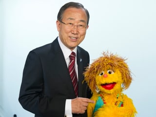 In der südafrikanischen Sesamstrasse wird Aids thematisiert. UNO-Generalsekretär Ban Ki-moon outete sich als Fan. 