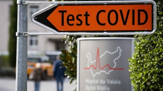 Schild mit Aufschrift Test Covid