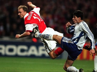 Dennis Bergkamp in der Champions League 1998.