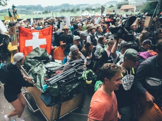 Das Rennen um die besten Zeltplätze beginnt.