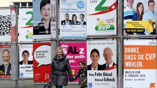 Viele Wahlplakate in der Stadt Zürich.