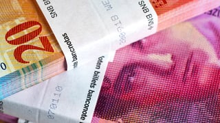 Mehrere Bündel mit 20-Franken-Noten sind übereinandergestapelt. Darauf ist der Kopf des Komponisten Arthur Honegger zu sehen. Mehrere Bündel mit 20-Franken-Noten sind übereinandergestapelt. Darauf ist der Kopf des Komponisten Arthur Honegger zu sehen.
