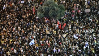 Tausende protestierten in Tel Aviv.