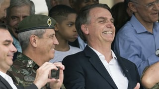 Walter Souza Braga Netto neben Präsident Jair Bolsonaro