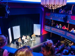 Blick auf die Bühne des Stadttheaters Blick auf die Bühne des Stadttheaters