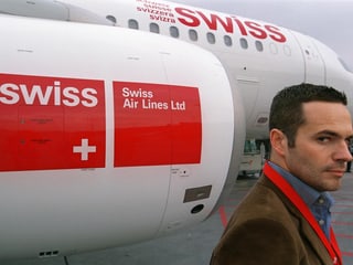 Tyler Brûlé vor einem neu gestalteten Swiss-Flieger.