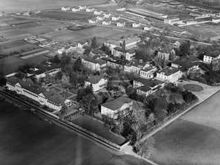 Luftaufnahme Universitäre Psychiatrische Klinik Basel von 1953.