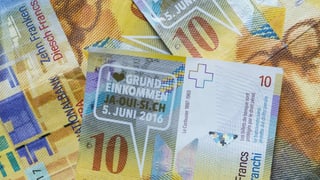Mehrere Zehn Franken Noten, die 2016 als Wahlkampf-Flyer benutzt wurden Mehrere Zehn Franken Noten, die 2016 als Wahlkampf-Flyer benutzt wurden