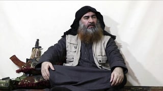 Im April dieses Jahres zeigte sich der IS-Terrorführer bei einem Interview mit dem IS-Terrorkanal Ak-Furgan Im April dieses Jahres zeigte sich der IS-Terrorführer bei einem Interview mit dem IS-Terrorkanal Ak-Furgan