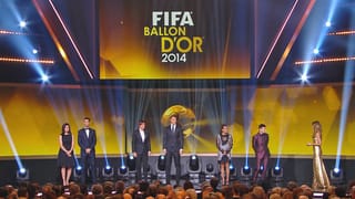 Die sechs Nominierten für die Wahl der Weltfussballerin und des Weltfussballers auf der Bühne.
