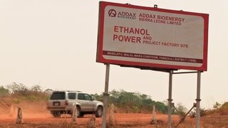 Schild der Firma Addax Bioenergy. Schild der Firma Addax Bioenergy.