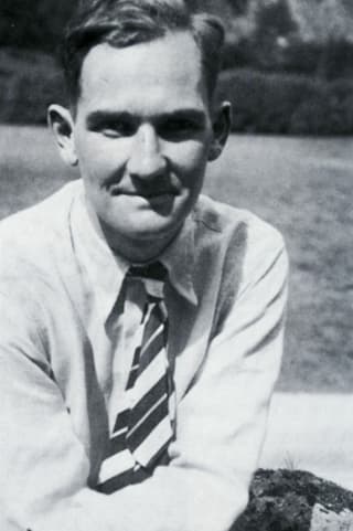 Der junge Werner Oswald, Gründer der Hovag, der Vorgängerfirma der Ems-Chemie. Der junge Werner Oswald, Gründer der Hovag, der Vorgängerfirma der Ems-Chemie.