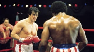 Rocky kämpft gegen seinen Rivalen Apollo Creed.