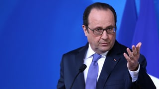 Hollande hebt die Hand