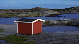 Typisches rotes Sommerhäuschen in Schweden