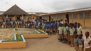 Kinder in einer Schule in Afrika Kinder in einer Schule in Afrika