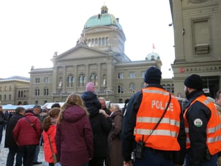 Polizisten am Zibelemärit.