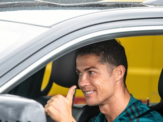 Der portugiesische Starspieler Cristiano Ronaldo ist wieder ins Training des italienischen Rekordmeisters Juventus Turin eingestiegen.