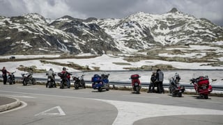 Motorräder auf dem Gotthardpass
