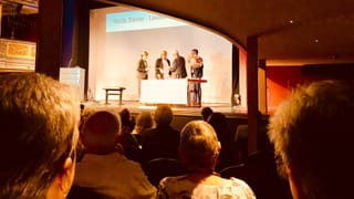 Karen Duve nimmt den Solothurner Literaturpreis 2019 im Stadttheater entgegen. Karen Duve nimmt den Solothurner Literaturpreis 2019 im Stadttheater entgegen.