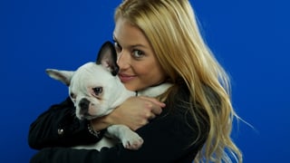 Christa Rigozzi mit Hund Joker
