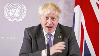 Boris Johnson spricht im Video.