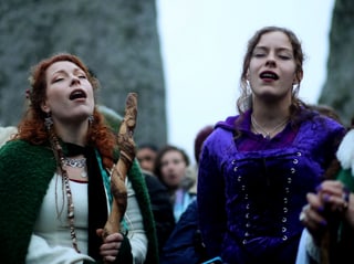 Zwei Frauen singen