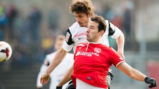 Spieler im Zweikampf
