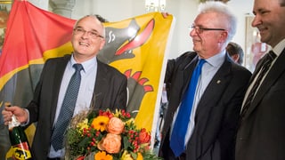 Pierre Alain Schnegg mit Blumen. Pierre Alain Schnegg mit Blumen.