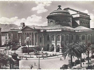 Das Teatro Massimo zu Palermo, abgebildet auf einer alten Postkarte.