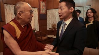 Freddy Lim im Palast des Dalai Lama: Von seinem Idol holt sich der Rockstar seine Inspiration. Freddy Lim im Palast des Dalai Lama: Von seinem Idol holt sich der Rockstar seine Inspiration.