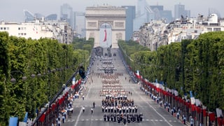 Parade zum Nationalfeiertag in Frankreich Parade zum Nationalfeiertag in Frankreich