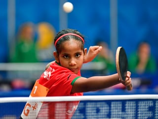 Fathimath Dheema Ali beim Tischtennisspielen.