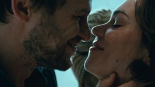 Eine Frau und eine Mann kurz vor dem Kuss. Eine Frau und eine Mann kurz vor dem Kuss.