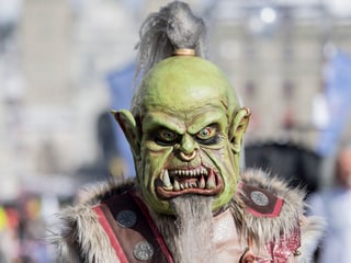 Eine Monstergestalt an der Luzerner Fasnacht.