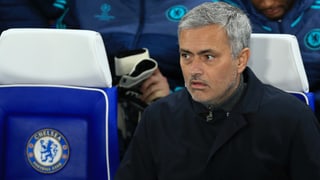 José Mourinho blickt ungläubig