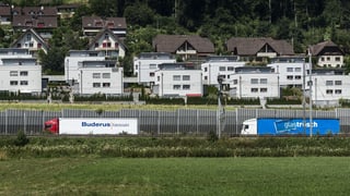 Einfamilienhaussiedlung an einem Hang Einfamilienhaussiedlung an einem Hang