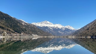 Wolkenloses Puschlav mit Schneebergen. Wolkenloses Puschlav mit Schneebergen.