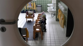 Blick in einen Waschraum einer Kinderkrippe (in Deutschland) Blick in einen Waschraum einer Kinderkrippe (in Deutschland)