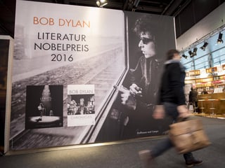 An der Frankfurter Buchmesse hingen Plakate zu Ehren von Bob Dylan.