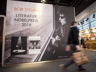 An der Frankfurter Buchmesse hingen Plakate zu Ehren von Bob Dylan. An der Frankfurter Buchmesse hingen Plakate zu Ehren von Bob Dylan.