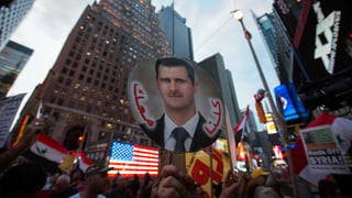 Auf dem Times Square in New York demonstrieren Assad-Anhänger 