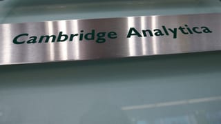 Firmenschild von Cambridge Analytica.