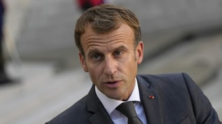 Macron im Anzug