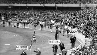 Einlaufen der Nationen bei Olympia 1956 - ohne die Schweiz.