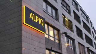 Logo von Alpiq an einem Gebäude.